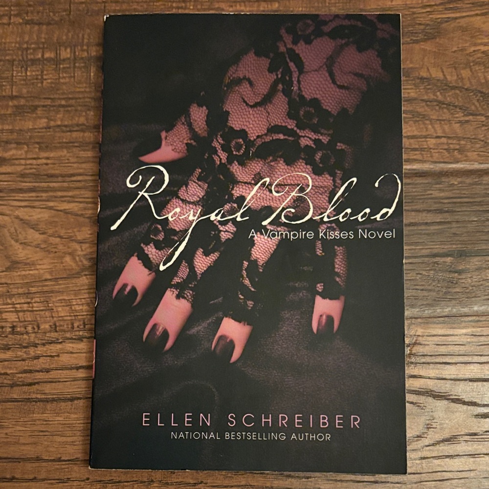 Royal Blood: A Vampire Kisses Novel